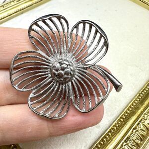 Vintage Jewelry Silver Tone Floral Flower Brooch Pin